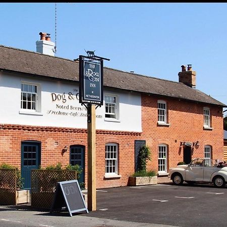 The Dog & Gun Inn Netheravon Eksteriør bilde