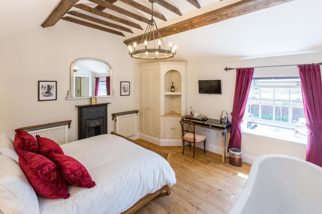 The Dog & Gun Inn Netheravon Eksteriør bilde