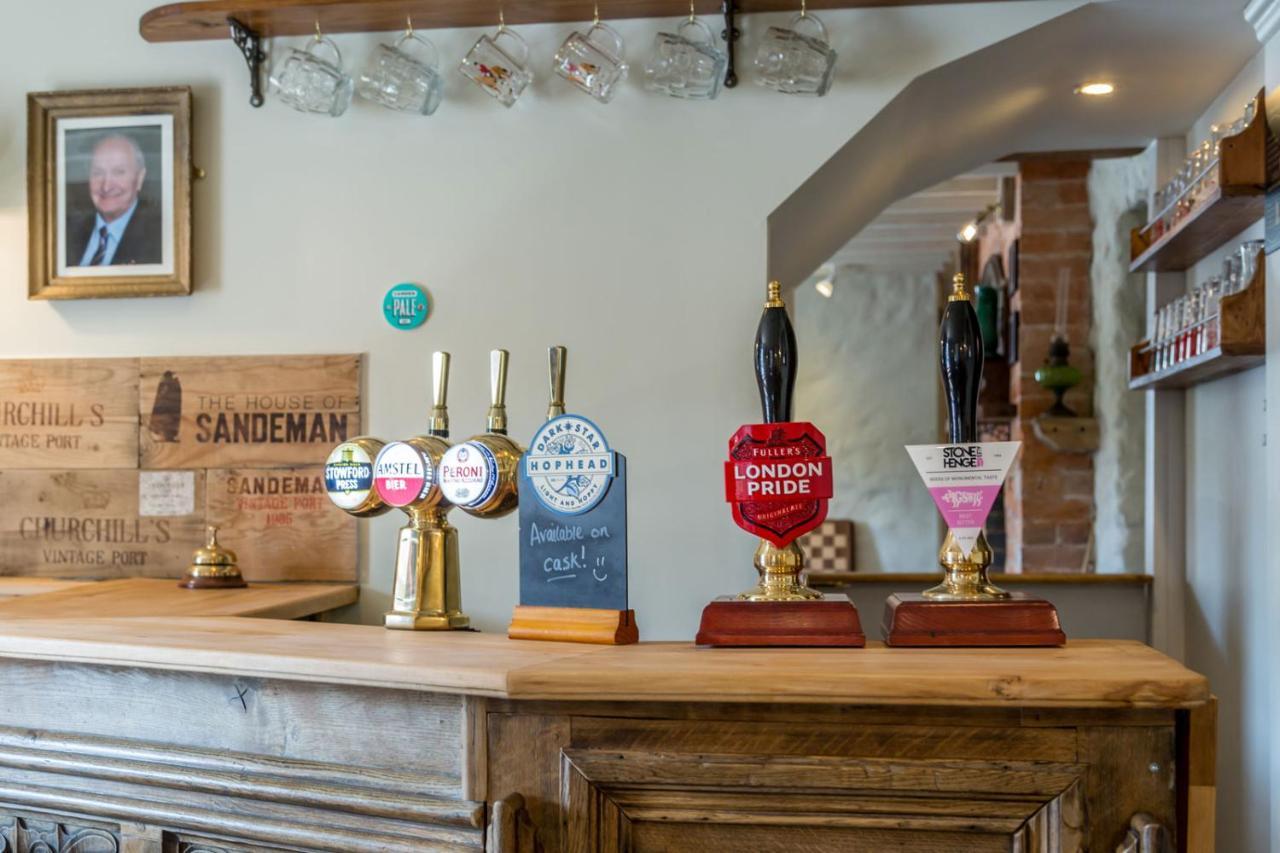 The Dog & Gun Inn Netheravon Eksteriør bilde