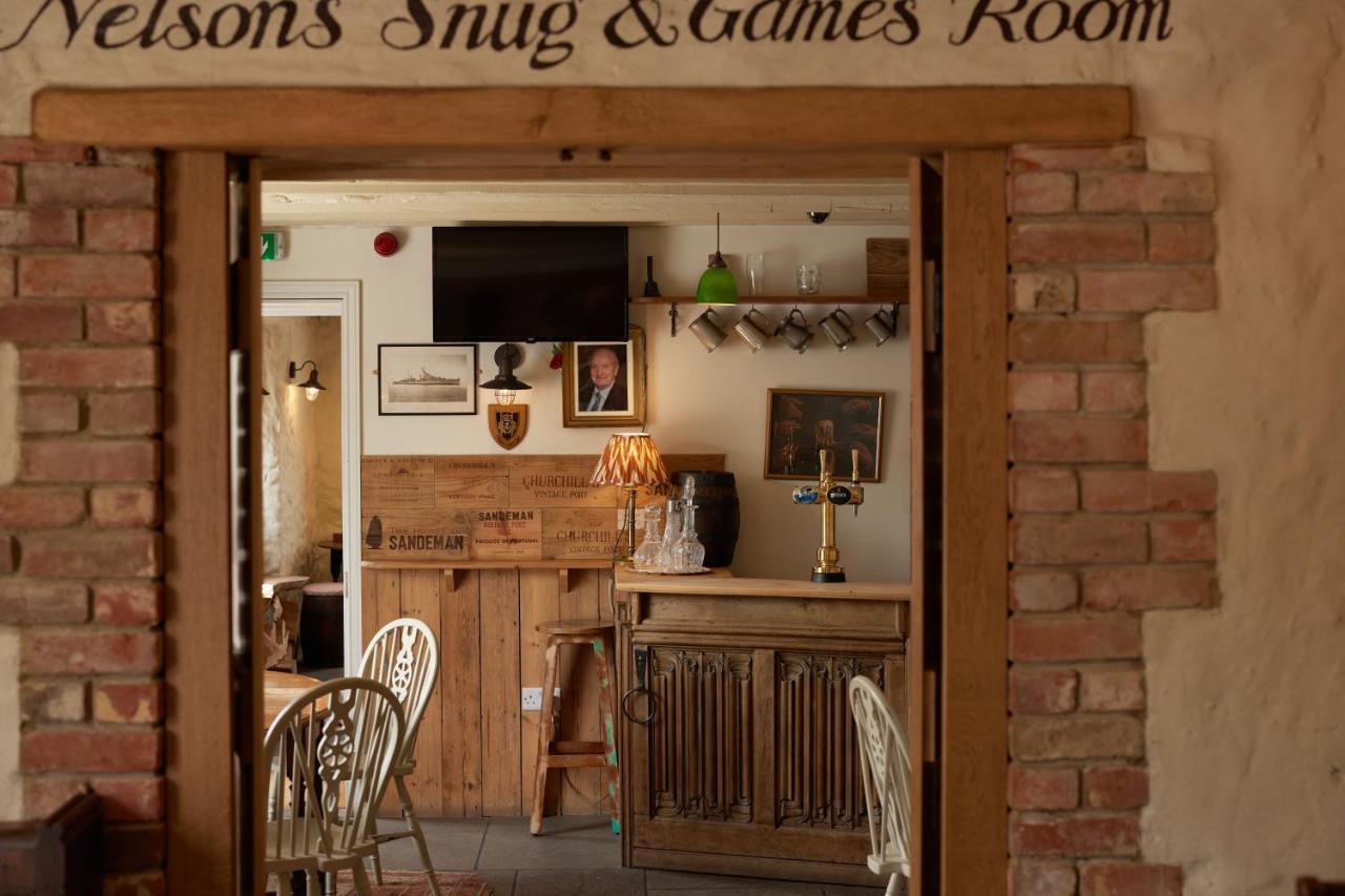 The Dog & Gun Inn Netheravon Eksteriør bilde