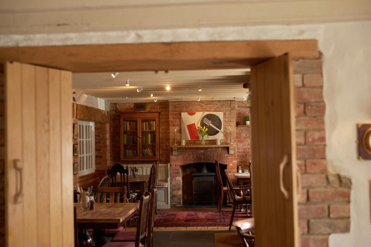 The Dog & Gun Inn Netheravon Eksteriør bilde