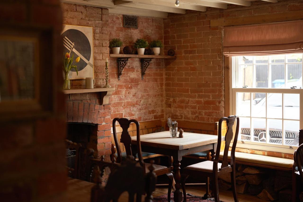 The Dog & Gun Inn Netheravon Eksteriør bilde
