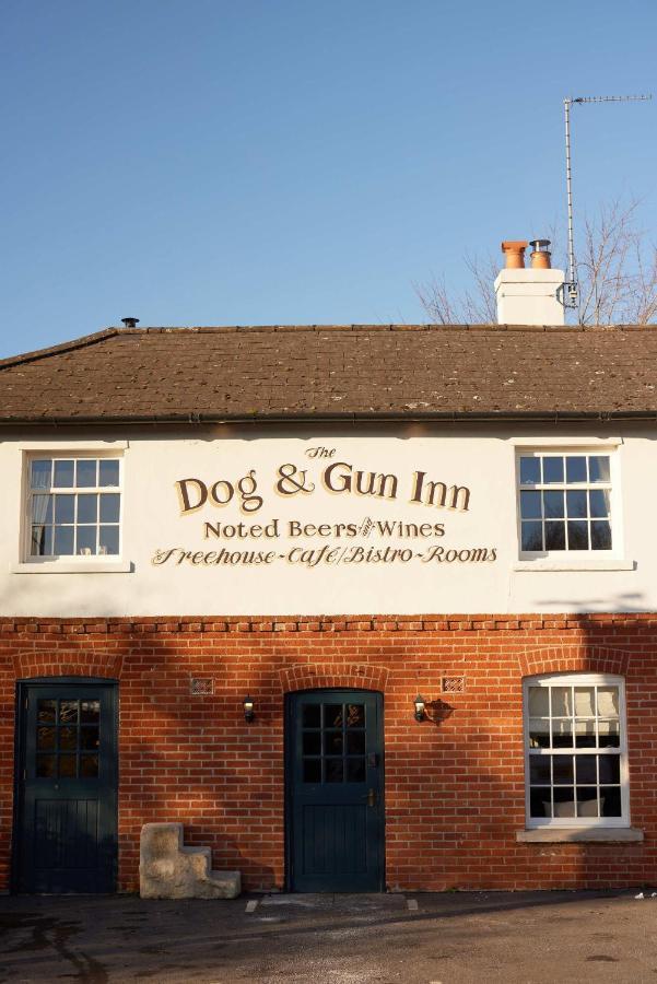 The Dog & Gun Inn Netheravon Eksteriør bilde
