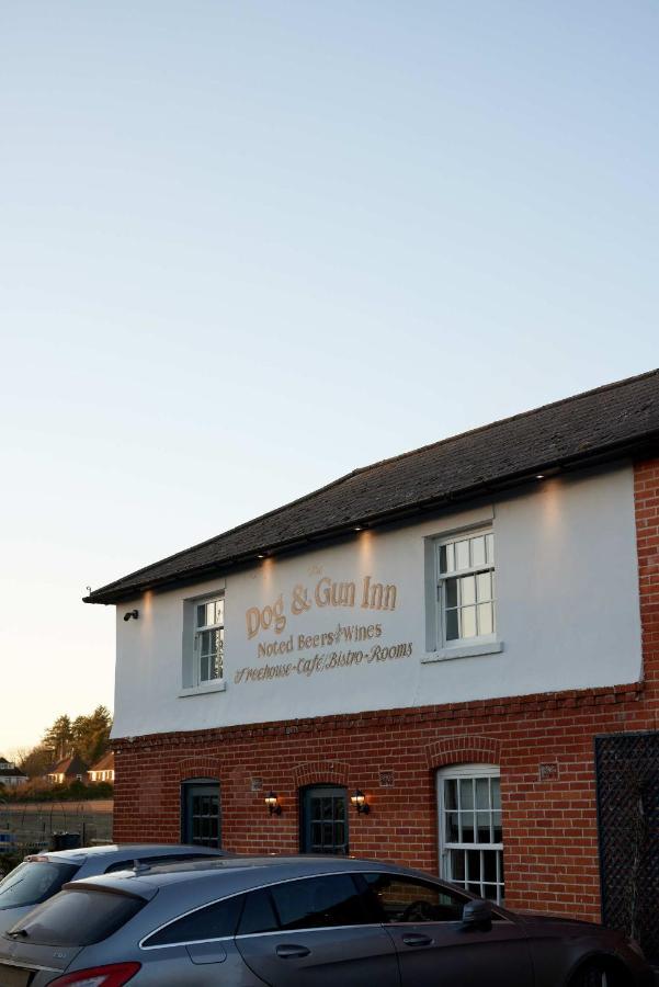 The Dog & Gun Inn Netheravon Eksteriør bilde